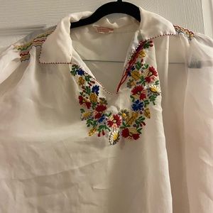 Gorgeous embroidered peasant top, vintage style.